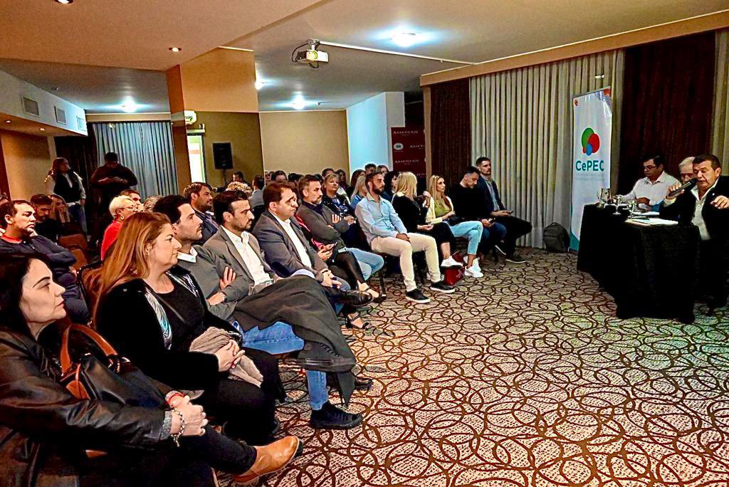 Gran actividad organizamos con <a href="/FundacionAlem/">Fundación Alem</a>, para abordar un tema central: La seguridad en Córdoba y Argentina, con @arsalomon y <a href="/osvaldocuassolo/">Cuassolo Osvaldo Guillermo</a>. En Córdoba, los ciudadanos necesitamos un plan de seguridad serio, que combata el delito y nos permita volver a vivir en libertad.