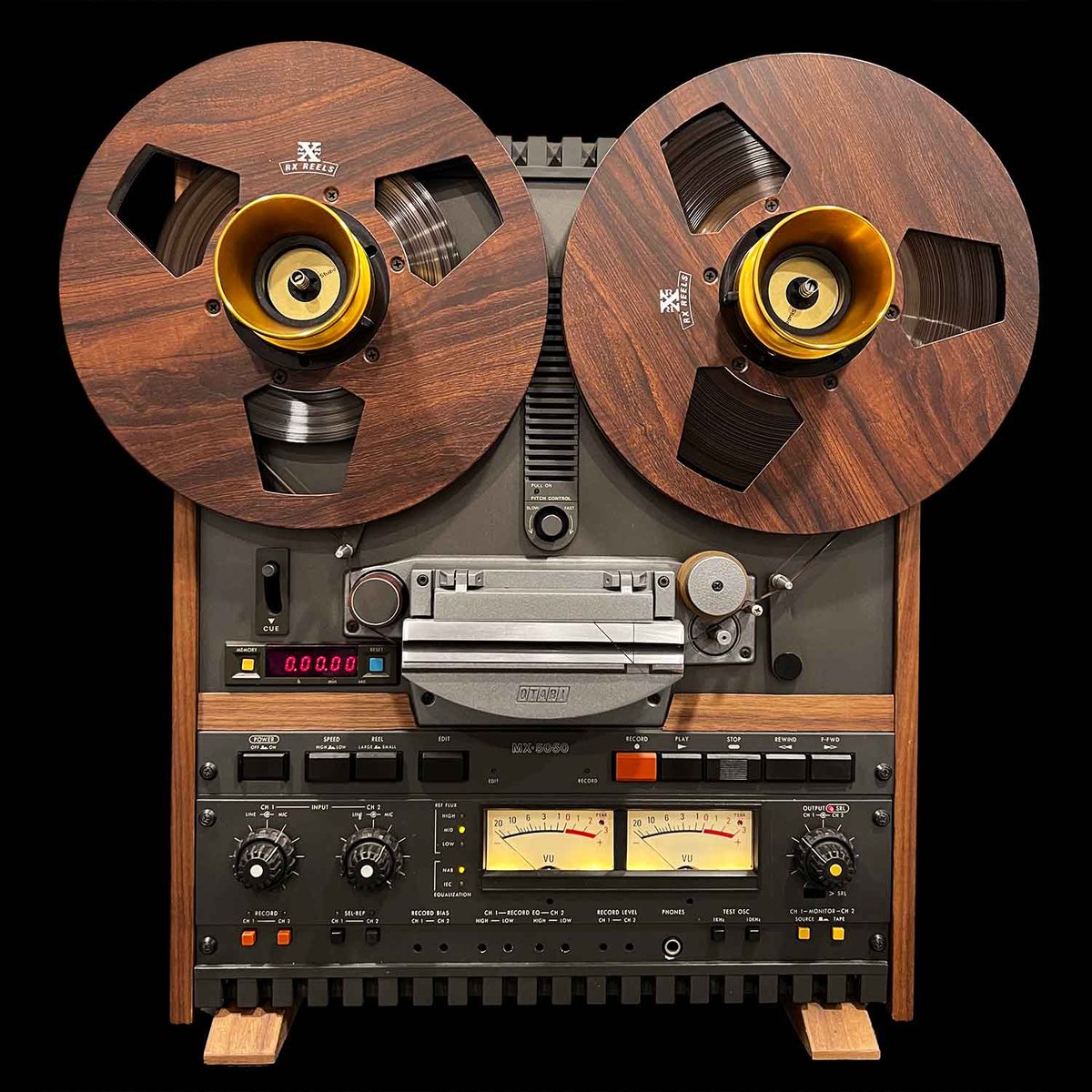 How people listened to music over 130 years Phonograph cylinder [1896-1910]  Vinyls [1912-1980] Reel-to-reel tapes [1949-1965] 8-track tapes [196 -  Thread from Deedy @debarghya_das - Rattibha