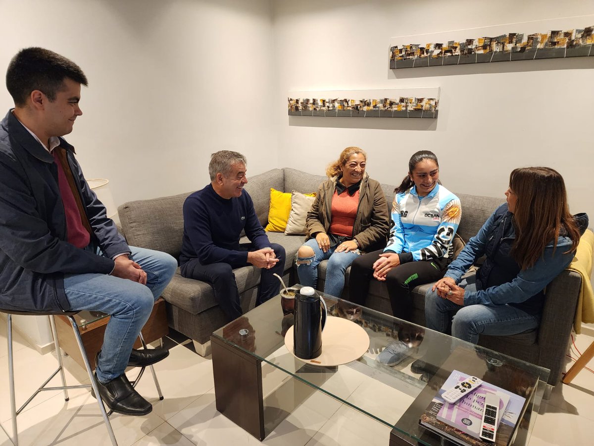 Leandro_Arg1's tweet photo. 🚵‍♀ Despedimos a Nicol una joven tucumana campeona nacional de Mountain Bike (MTB) quien va a representarnos en los Panamericanos 2023.

🫶🏼 Mi compromiso de acompañar a los jóvenes que, como Nicol, con mucho sacrificio, llevan a nuestra provincia a lo más alto. https://t.co/0x3rQZ1IsF