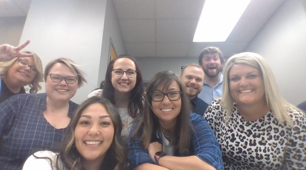 Jenn_AttKY's tweet photo. The Dennisaurs Q1 Ops review is done!! 
Loved being able to talk about my business and walk away with best practices to take back to the store!! Ready to crush Q2!! #lifeatatt #knockoutcity #JAMBURG #Southeaststates #Dennisaurs https://t.co/0gnNs1WBom