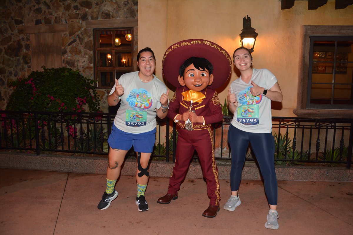 eetch_'s tweet photo. They needed their own post 🥹💞 #rundisney #SpringtimeSurpriseChallenge https://t.co/BAfrXyirrZ