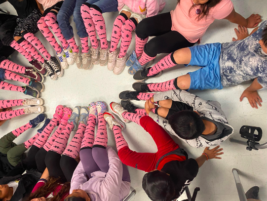 nickisnpdx's tweet photo. recvd an email today from Christy Perez the Principal at Uvalde Elementary thanking us for their #pinksocks. follow them @ https://t.co/CcEBcjvspc & scroll back to April 14th to see what ur donations did. if U want to help some teachers who r teaching #kindness, then do: https://t.co/f1Wq1OxHAc if my followers donated $5 (1 pair of pinksocks) do the math & think of what we could do to help. now multiply that with all of our combined followers.....the ripple effect. 🎁🌍💖🙂✨