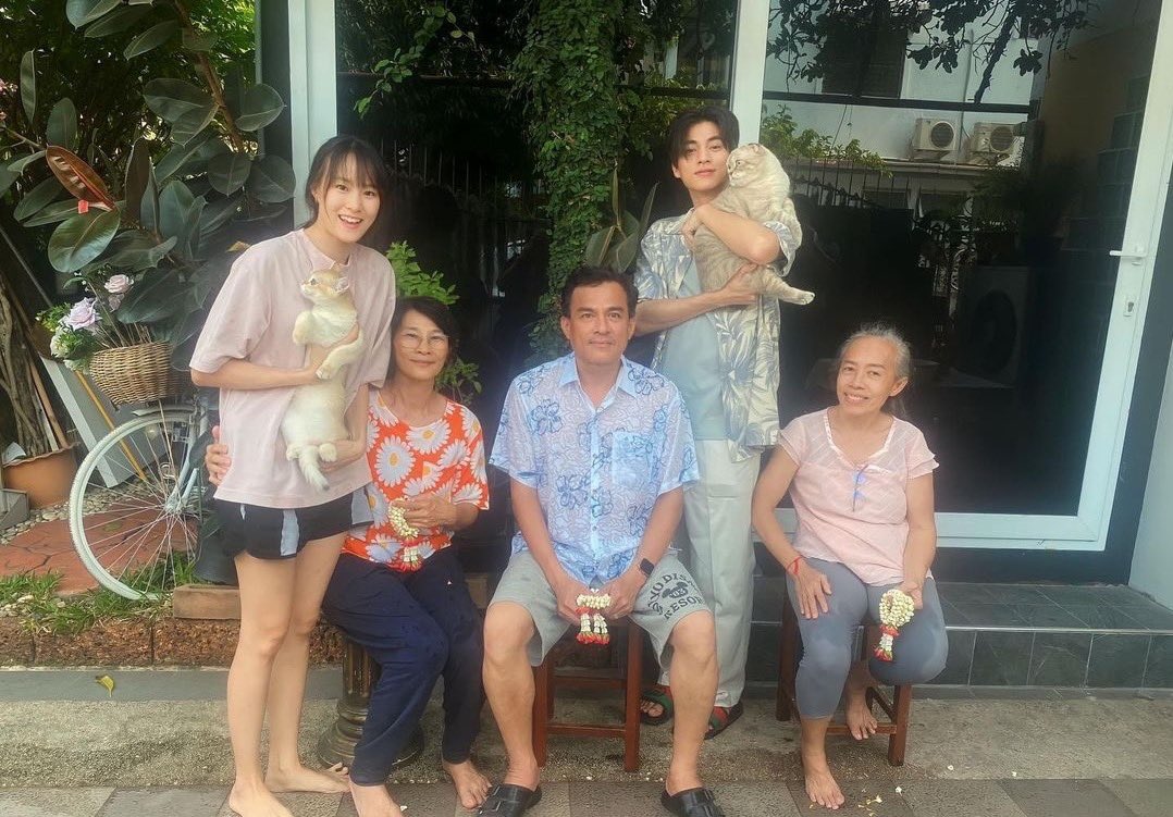 “กลัฟ” เติมสุขกับ 3 มูลนิธิฯ…ส่งท้ายปีใหม่ไทย  

อ่านเพิ่มเติม >> facebook.com/10006419238296…

#GulfKanawut 
#กลัฟคณาวุฒิ