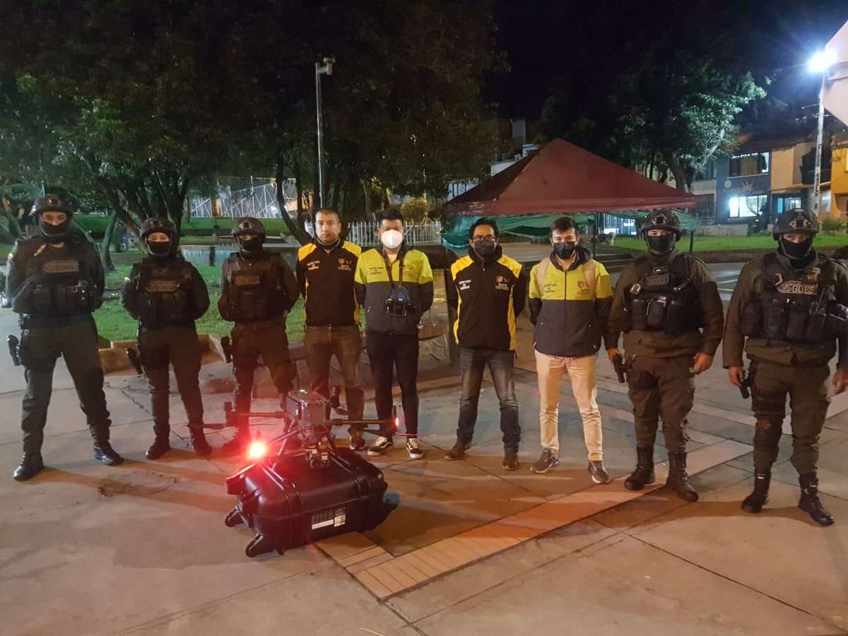 AndresPB1981's tweet photo. #AEstaHora iniciamos nuestro #PlanComuna en el barrio Tamasagra, articulados con @PoliciaPasto, para minimizar capacidades de los delincuentes y contender el delito.
➕Compromiso
➕Seguridad
➕Control
para #LaGranCapital
@GERMANCHAMORRO1
@alcaldiapasto
@PoliciaPasto
#PAZTOSeguro20