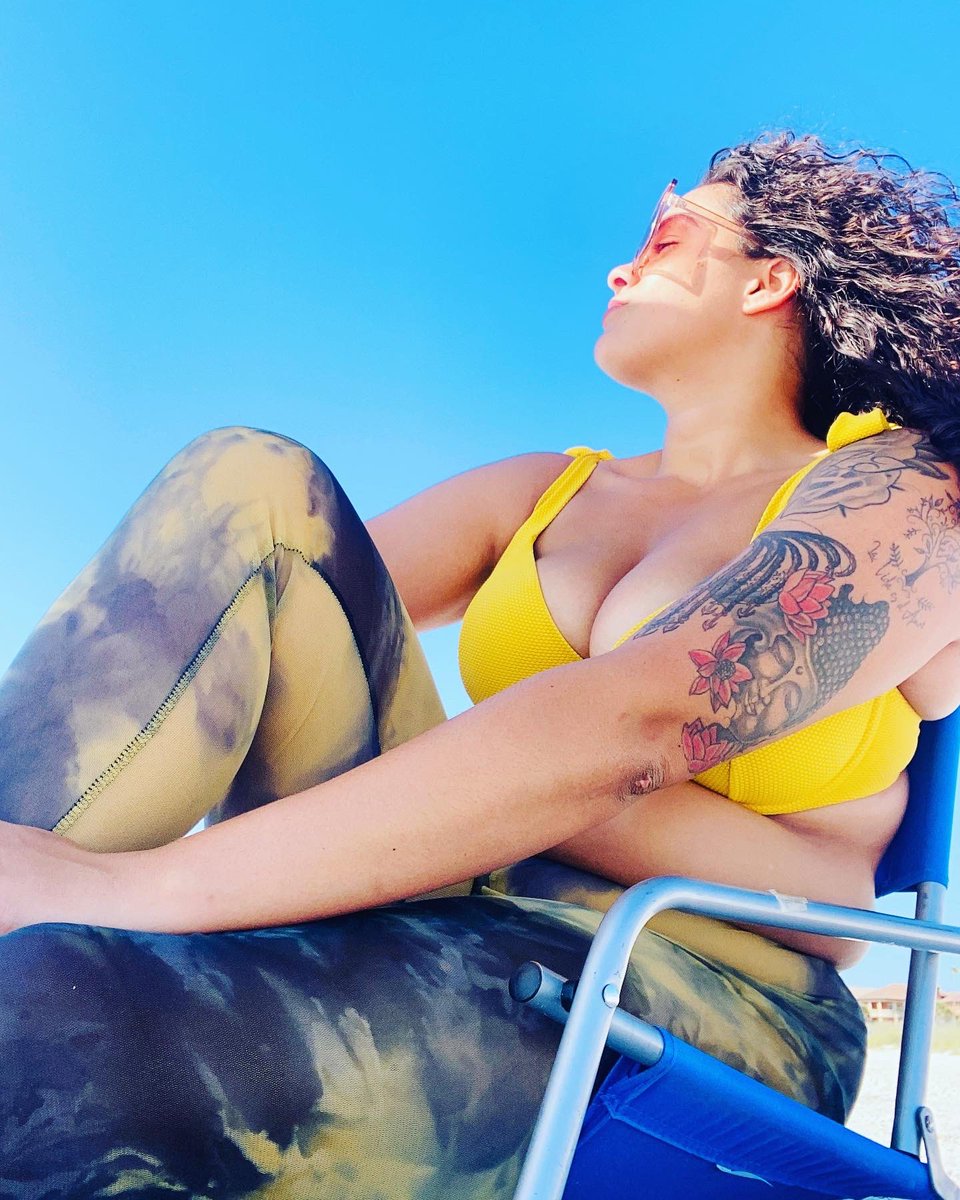 deaassiaa23's tweet photo. Cheers to Year 26 ✨🥂🥳 #AriesGang https://t.co/bYFVNXPIm4