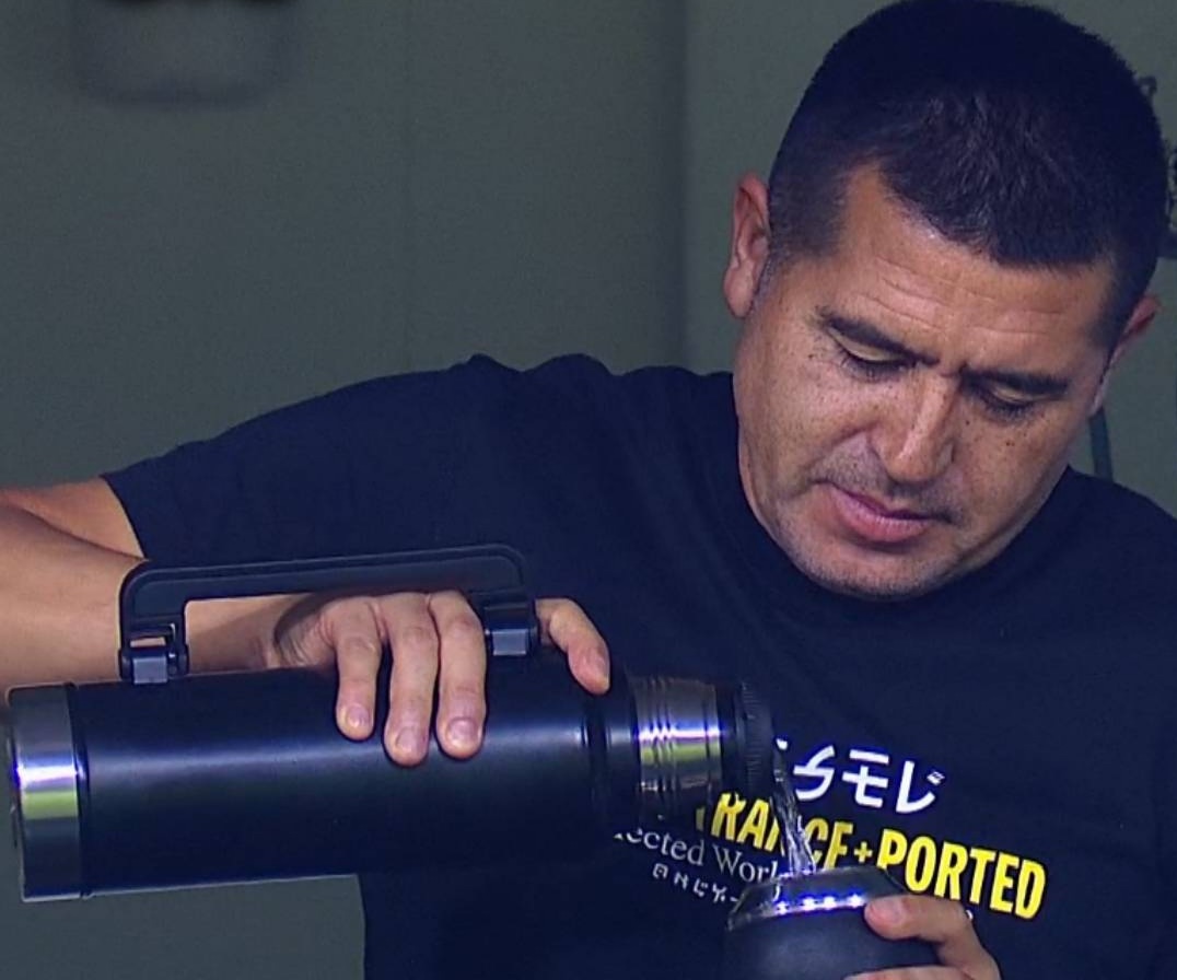 ANDATE RIQUELME 

SI 👉 RT 
NO 👉 FAV 

<a href="/BocaJrsOficial/">Boca Juniors</a> 
Boca Juniors 
#Boca