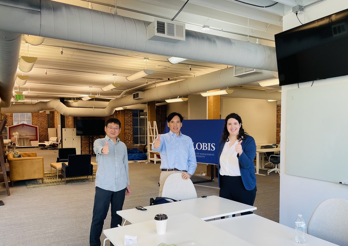 YoshitoHori's tweet photo. 本日グロービスのサンフランシスコ拠点を訪問！現地に働くスタッフとパチリ！

スマートニュースのフロアを間借りして、4月1日よりグロービス経営大学院等の教育側とグロービス・キャピタル・パートナーズの投資側と折半して使用。

グロービスの学びと投資先企業の北米進出支援の米国拠点になります。 https://t.co/TUpmspllso