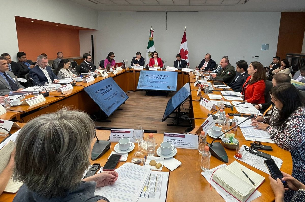 Candelaria___'s tweet photo. En el marco de la  Reunión Anual del Diálogo de Alto Nivel México Canadá, la Coordinadora de #Pasaportes de la @SRE_mx presentó la fortaleza del #PasaporteElectrónico que hoy nos ubica en el lugar 16 de 190 países.
#SeguimosAvanzando https://t.co/V7KGTJm1yG
