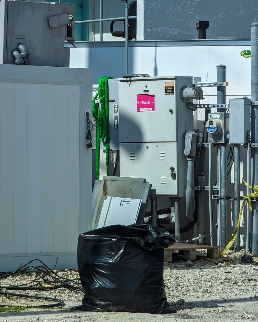 For my wireless folks. T-Mobile is upgrading a existing site which next to site two blocks away which was recently updated a few months ago. <a href="/RaccoonCast/">cast</a> <a href="/SneedTech/">Sneed Mobile Tech</a> <a href="/Techlife32/">Tech life Channel</a> @RFK_TECH_USA @sierranetworks_ <a href="/holman1124/">Lawrence</a>