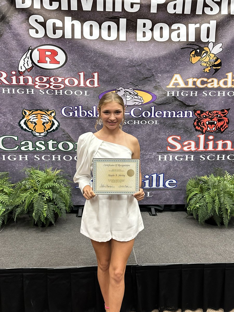 KaylieShirley's tweet photo. I was honored tonight at the Bienville Parish Academic Banquet for having a 3.5 or higher GPA for my whole high school career. I am beyond blessed to go along this journey with my family and school faculty members. Thanks for all your support!! https://t.co/P82TiLzhNm