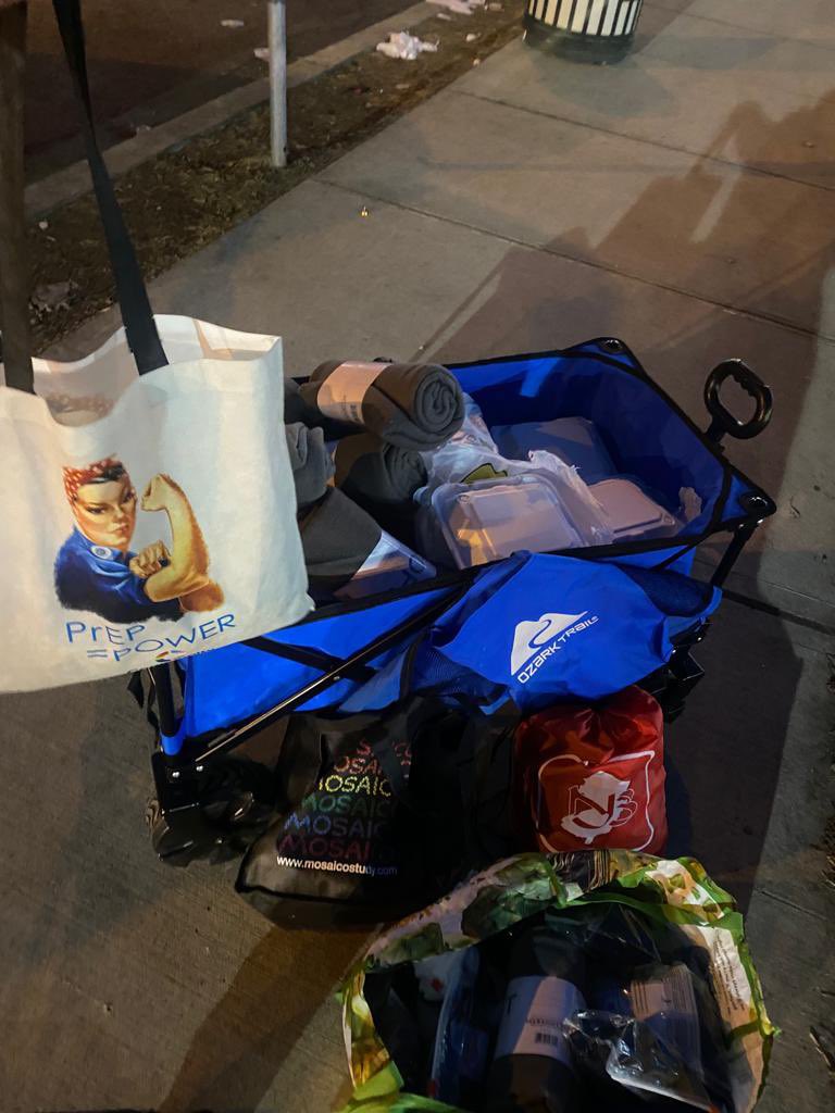 zellieimani's tweet photo. Our harm reduction outreach team formed in the winter of 2022. 

Throughout the winter we distributed hot dinners, blankets, hats, and gloves to support our houseless neighbors. 

We needed to build relationships. We needed people alive. https://t.co/nesDqk8fxL