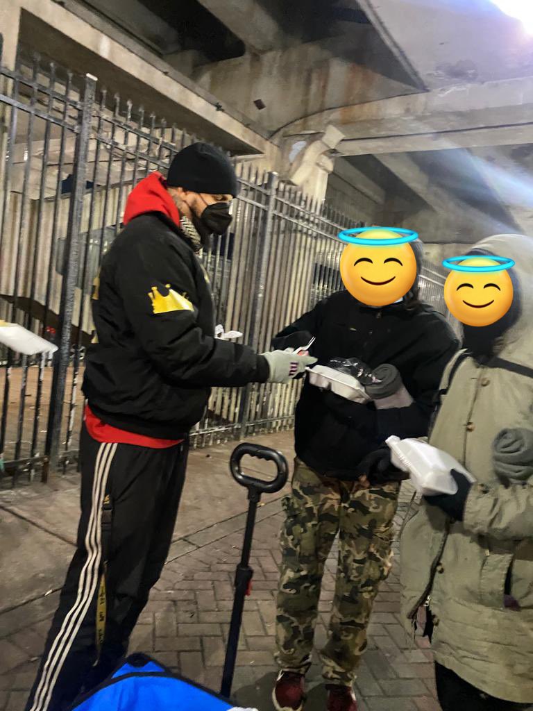 zellieimani's tweet photo. Our harm reduction outreach team formed in the winter of 2022. 

Throughout the winter we distributed hot dinners, blankets, hats, and gloves to support our houseless neighbors. 

We needed to build relationships. We needed people alive. https://t.co/nesDqk8fxL