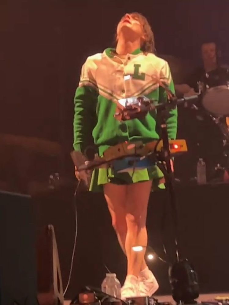 hourly gerard way (@everyhourgerard) on Twitter photo 