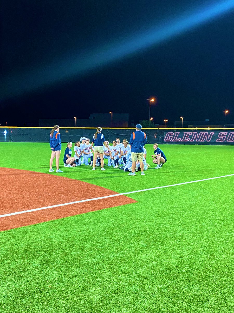 LET’S GOOOOOOO!!! Congrats @GlennHSSoftball on clinching a 2023 playoff spot with their 11-3 win over Rouse 🥎 #AllGritNoQuit @Coach_Kraus @ShawnjasonSm @LISD_AD @GrizzPit #GrizzlyPride