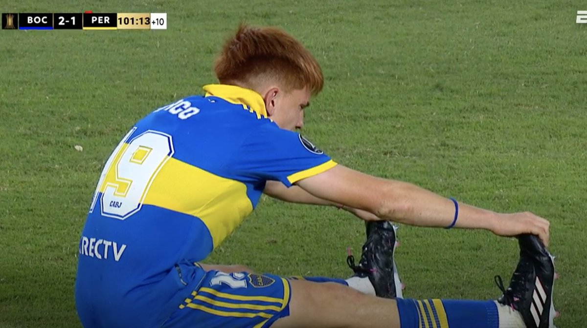 la12tuittera's tweet photo. OLEEE OLE OLE OLE COLOOOOOO 

La Bombonera rendida a un pibe de 18 años que sabe lo que es jugar en BOCA. https://t.co/mhxWT2DfbN