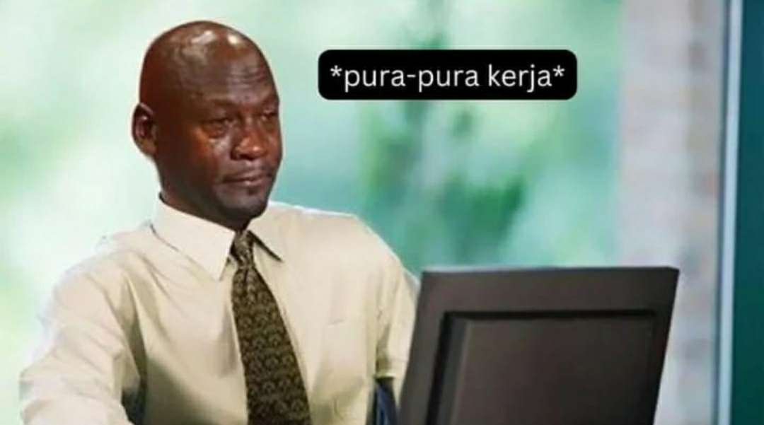 AzeemSyuk's tweet photo. Jasad je dekat office. Jiwa dah dekat kampung https://t.co/P903kXKgSH