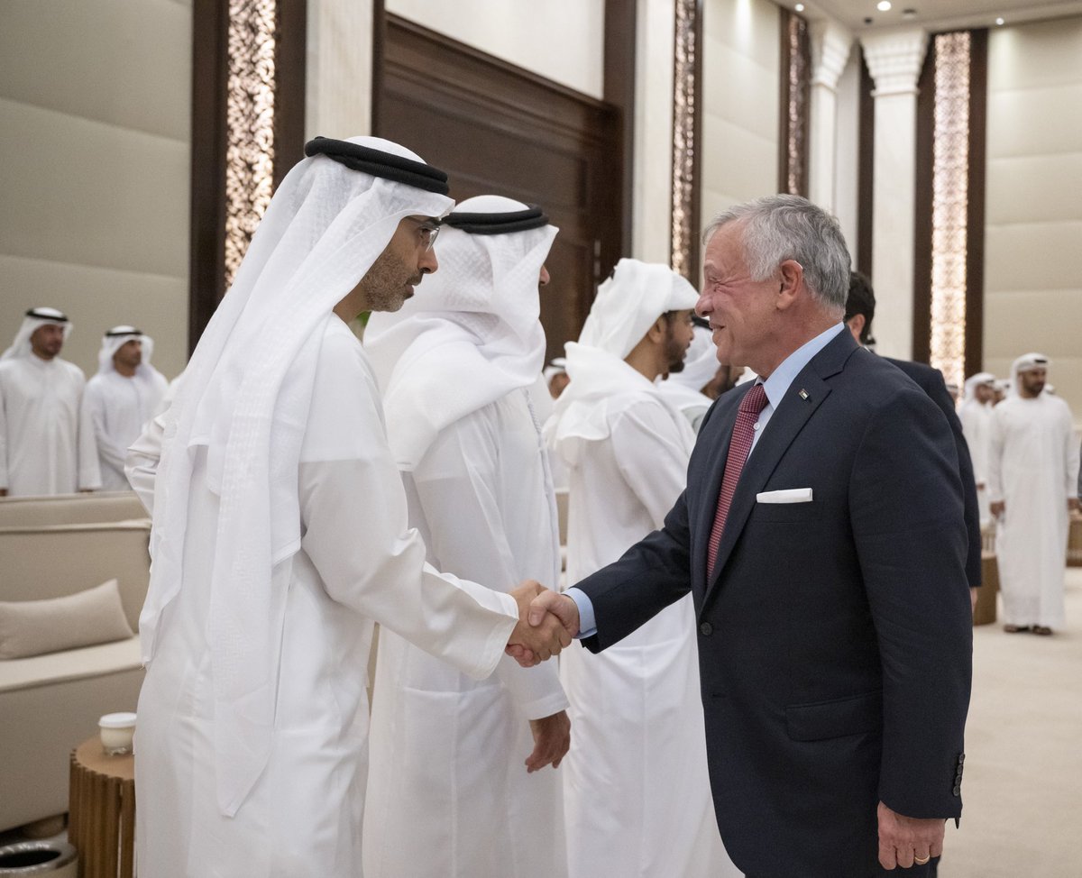 _hhmbz1's tweet photo. - #رئيس_الدولة يستقبل #ملك_الأردن، ويبحثان العلاقات الأخوية الوثيقة بين البلدين ومختلف جوانب التعاون والعمل المشترك.

#hhmbz1 🇦🇪 https://t.co/eVgg27GOnd