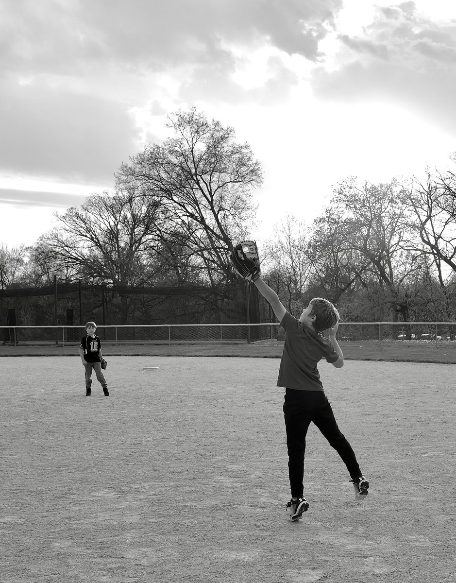 #streetphotograph 
#blackandwhitephotography 
#streetphotographer 
#baseballpractice
#LeicaQ2 
#LeicaQ2Monochrom