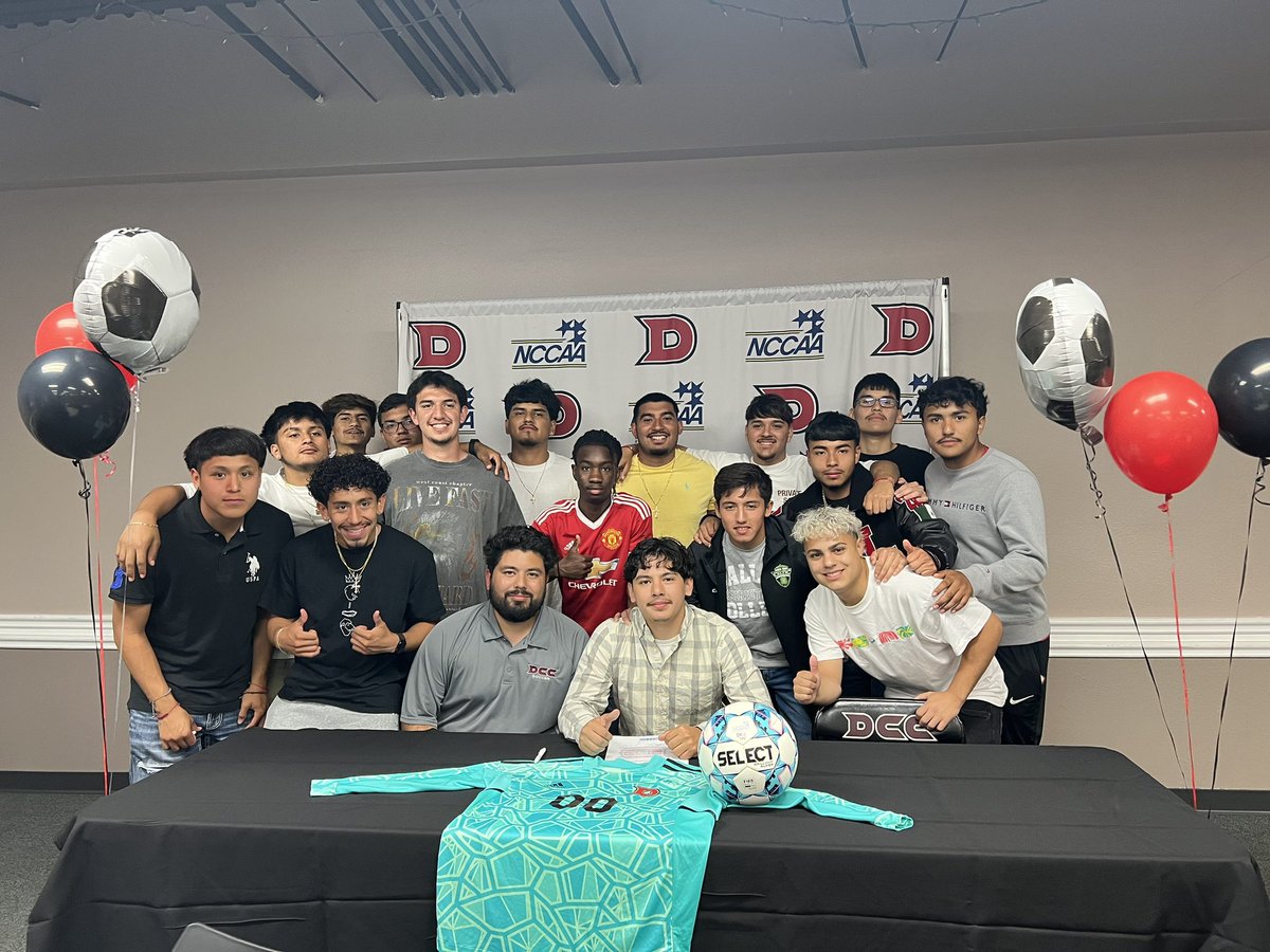 Edwin_Beltran0's tweet photo. I’m so proud to announce my commitment to play for Dallas Christian College. Go Crusaders‼️ https://t.co/HsI3HoxMwn