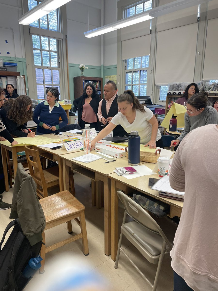 PS20PtRichmond's tweet photo. A wonderful day of professional learning with @JoseMedinaJr89 and the @CSD31SI @PS20PtRichmond bilingual teachers on La Clase Dual and strengthening our Spanish language pedagogy. https://t.co/Fz5rOmr8yn