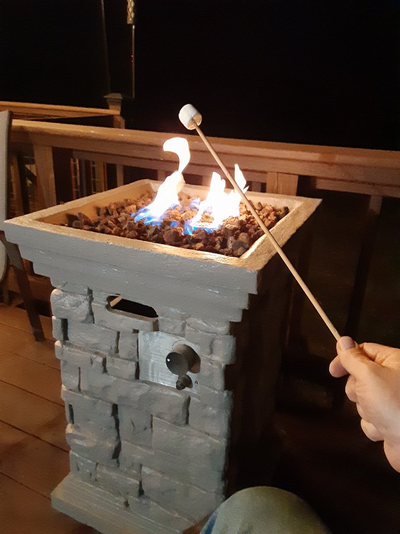 KY00BUCK's tweet photo. Nice night for firepit, marshmallows and Ginger Ale #Ale8 https://t.co/0d5W3YHFOK