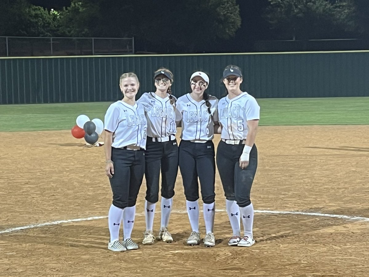 LHSBroncoSB's tweet photo. Seniors 2023. Thanks for the memories!!! https://t.co/Mlw5Vu4AJT