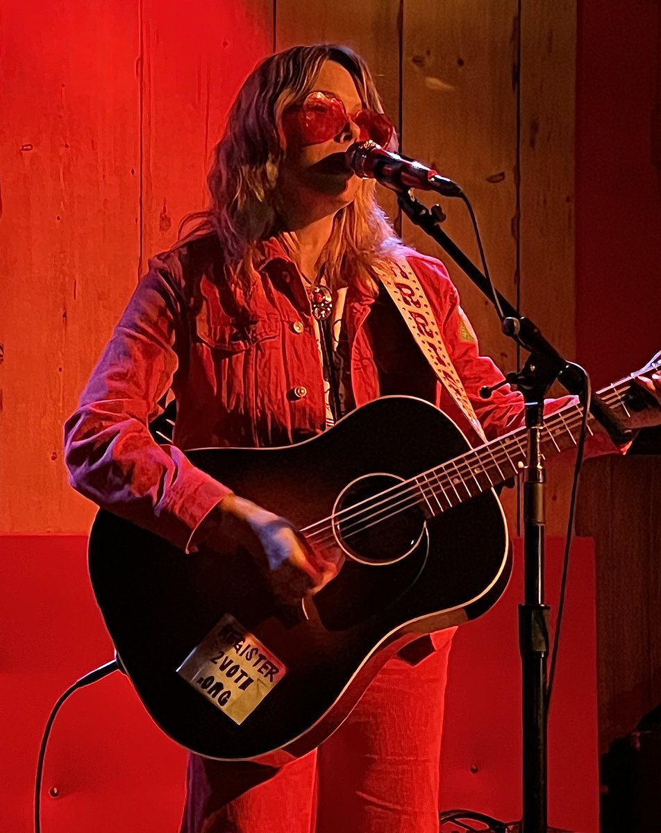 The incredible <a href="/jaimeeharris/">𝐽𝐴𝐼𝑀𝐸𝐸 𝐻𝐴𝑅𝑅𝐼𝑆 🌈</a> in John Platt’s On Your Radar at <a href="/RockwoodNYC/">Rockwood Music Hall</a> tonight!