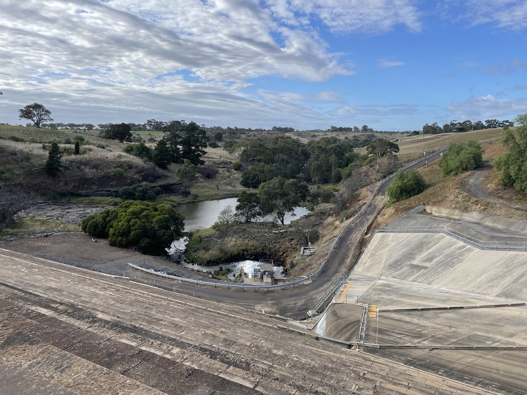WaterPartnersAU's tweet photo. @aithernews @dfat @Awp @AusAmbVN @DEECA_Vic @eWater_ This morning, the group joined a tour along with #AMPERES and #EMMConsulting of the Werribee river system to talk with @SRWater and @MelbourneWater about licensing and river operations. https://t.co/VzqaTmoinY