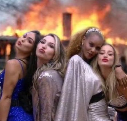 BaphosBBB_'s tweet photo. AS DESERTICAS SÃO TOP 5 ATURA OU SURTAR BB EU FUI EU TAVA @BrunaGriphaoo @draameirelles @AlineWirley @larisantosbe 
#BBB23 https://t.co/aO4sbx8yG8