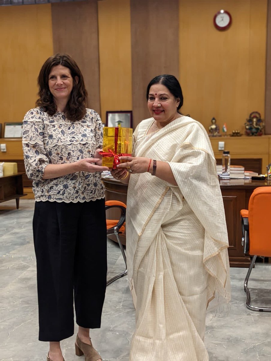 albarrett09's tweet photo. Lovely to meet VC #ProfSunainaSingh again yesterday. Together we co-hosted the largest conference series for teacher educators in Hyderabad. The last 4-5 years she’s brought her vision of a thriving, sustainable @nalanda_univ to life, combining ancient techniques and modern tech. https://t.co/Hgd87SoXHJ