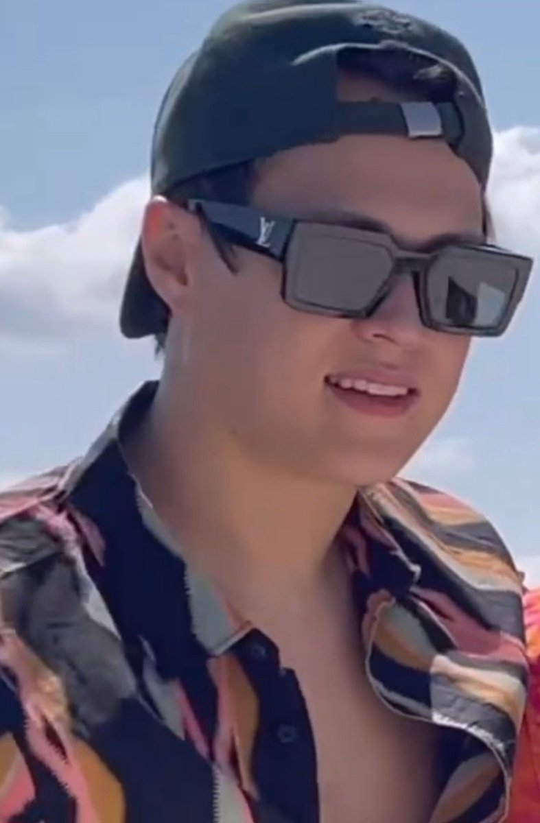 QBLOOMIES's tweet photo. Always remember you are loved.
ACTOR ENRIQUE IS BACK
#EnriqueGilBiggestComeback https://t.co/FfJwozH8Tj