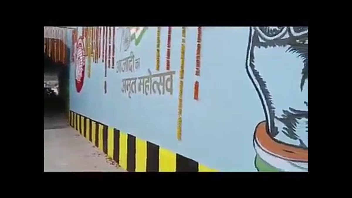 SnehasishFP's tweet photo. লজ্জা ! খড়গপুর অবস্থিত এই  ভারত রেল নির্মাণ করা সেতু বাংলা ভাষা সম্পূর্ন বাদ কেন ?  @serailwaykol @drmkgp @RailwaySeva @EasternRailway @RailMinIndia  

অবিলম্বে বাংলা অন্তর্ভুক্ত করুন । 
2011 কেন্দ্র সরকারি নির্দেশিকা স্পষ্ট লঙ্ঘন । 

#stopHindiImposition 
#Bengali 
#WestBengal https://t.co/8QDUGAj6od