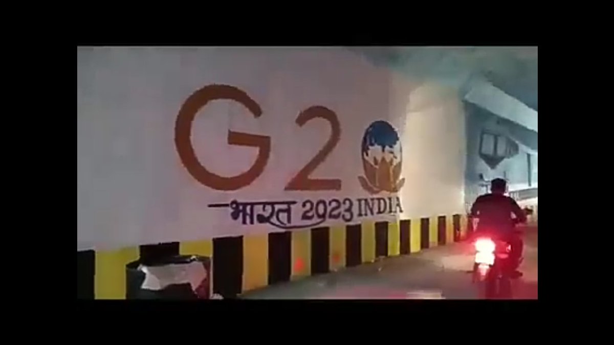 লজ্জা ! খড়গপুর অবস্থিত এই  ভারত রেল নির্মাণ করা সেতু বাংলা ভাষা সম্পূর্ন বাদ কেন ?  <a href="/serailwaykol/">South Eastern Railway</a> @drmkgp <a href="/RailwaySeva/">RailwaySeva</a> <a href="/EasternRailway/">Eastern Railway</a> <a href="/RailMinIndia/">Ministry of Railways</a>  

অবিলম্বে বাংলা অন্তর্ভুক্ত করুন । 
2011 কেন্দ্র সরকারি নির্দেশিকা স্পষ্ট লঙ্ঘন । 

#stopHindiImposition 
#Bengali 
#WestBengal