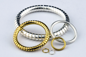 Sunny2148841346's tweet image. The company specializes in the production of EMI beryllium copper shrapnel, coil spring gasket, coil spring, O-shaped spring, Pan plug sealing spring, Italic spring, Spring contact finger, Canted Coil Spring, V-Spring, U-Spring; website: www.handaspring ;#EMISpring #Vspring