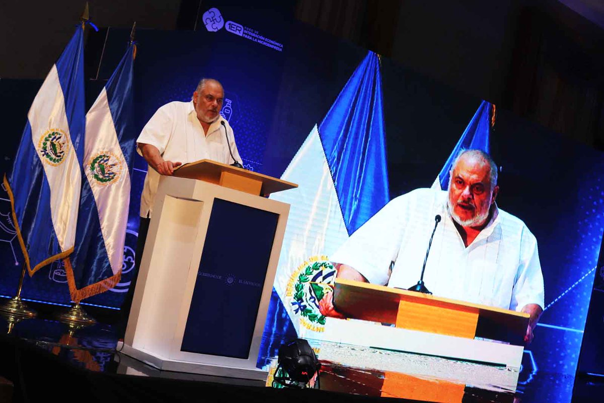CONAMYPESV's tweet photo. Este día, junto a @USAIDES, @bizfacilitation y 
@UNCTAD realizamos el lanzamiento del proyecto de "Política de Integración Económica para la Microempresa en El Salvador" y la firma de los convenios para la Ventanilla Única Integrada de Trámites Empresariales. https://t.co/tsuXaQgeTn