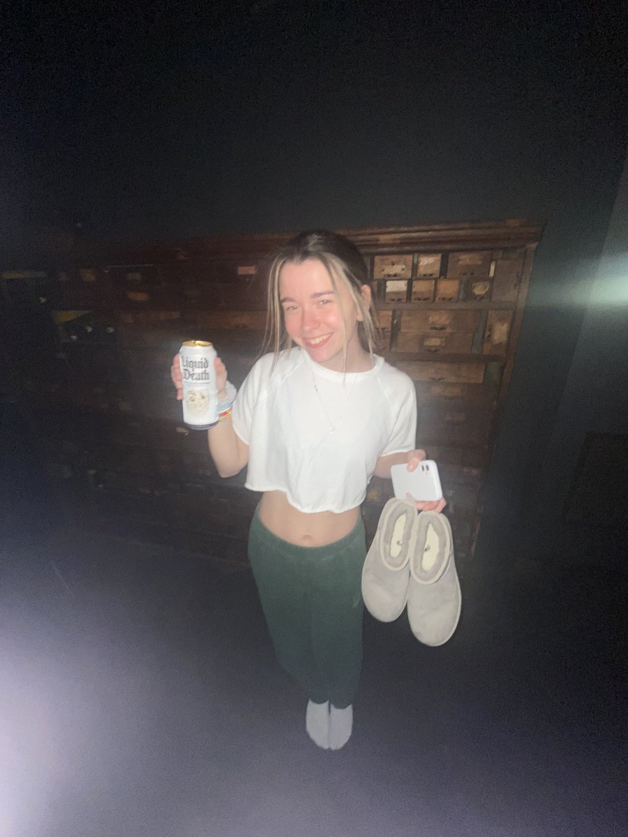 erinobriien's tweet photo. @JORDYMUSIC how good does elizabeth look post set https://t.co/UJfYJc2mZd
