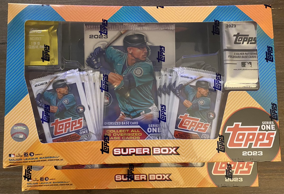 collecttoppgunn's tweet photo. Feels like I have been waiting forever to receive these! A little Tuesday break night! #Fanatics #Topps #SeriesOne #SuperBox #MLB #Mariners #JRod #whodoyoucollect #thehobby https://t.co/KezPCzVnNn