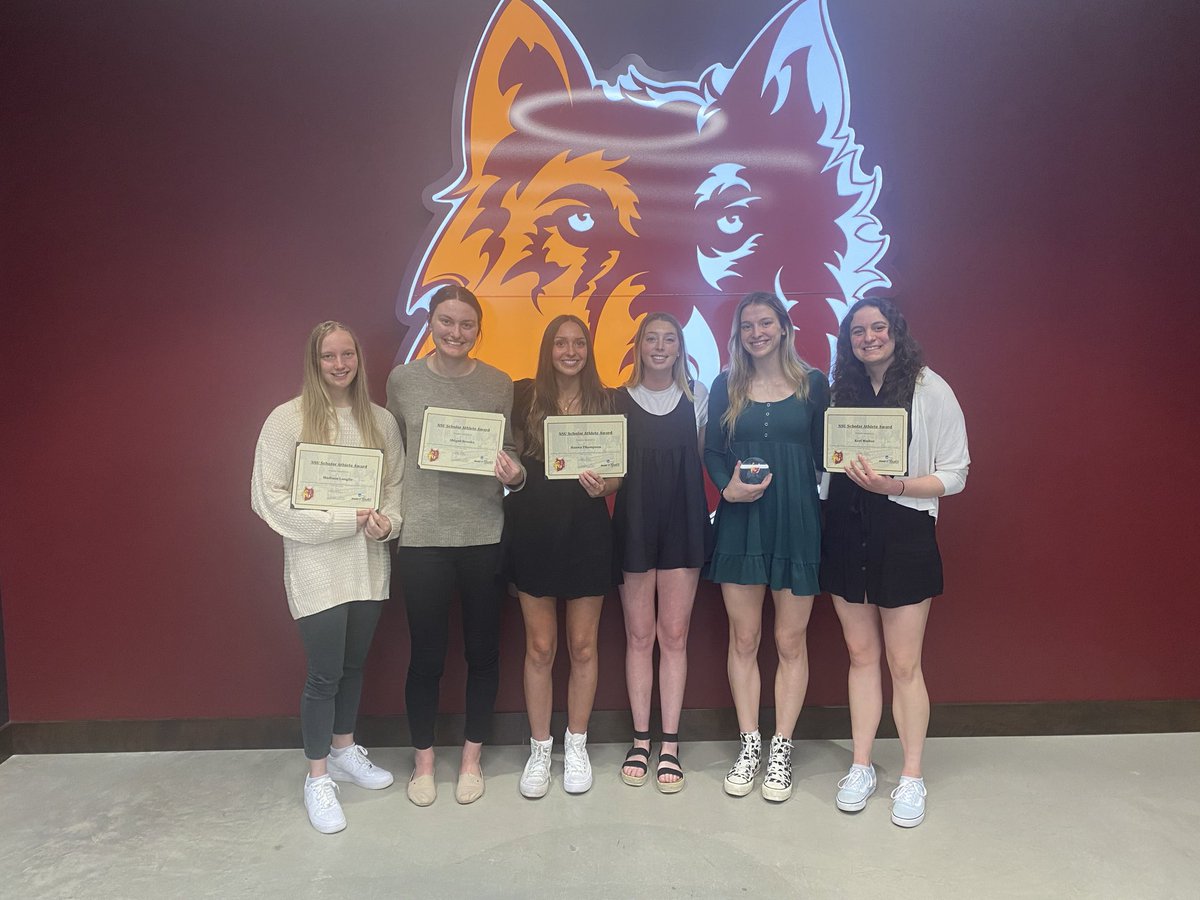 Wolves Volleyball Smarties at Maroon Tie. Missing Laura Ochsner. Great job by this crew!!! #Daily🐾🐺🏐