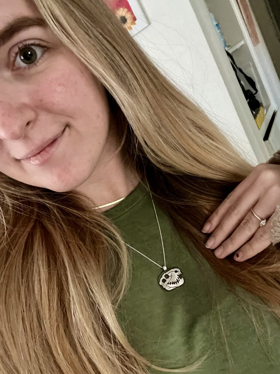 evydarlingg's tweet photo. Dimetrodon necklace I made with a real dimetrodon for added coolness. https://t.co/HdSWR1uRg9