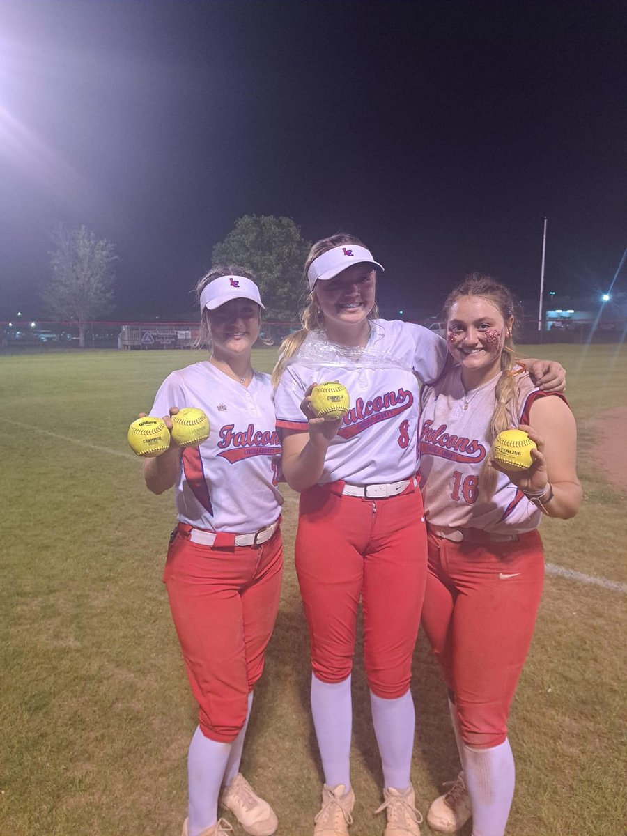 LCHS Softball tweet media