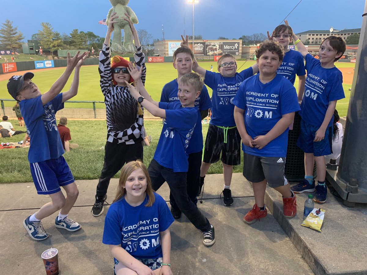 AOESPS's tweet photo. #ChoicePrograms night at @SpfdCardinals! We had a blast hanging out together and even got to support our friends at @AFPASPS as they sang during the 7th Inning Stretch! ⚾️🧢
@officialSPS https://t.co/JuC41bAlhP