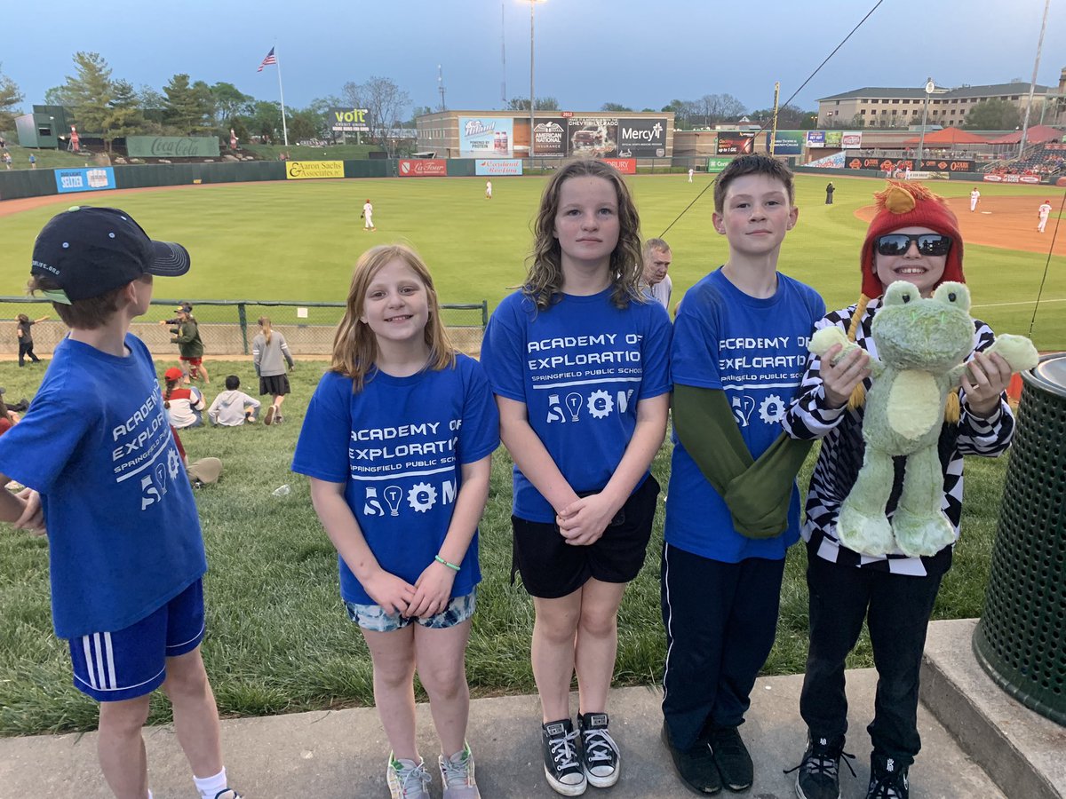 AOESPS's tweet photo. #ChoicePrograms night at @SpfdCardinals! We had a blast hanging out together and even got to support our friends at @AFPASPS as they sang during the 7th Inning Stretch! ⚾️🧢
@officialSPS https://t.co/JuC41bAlhP