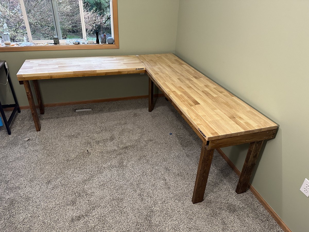 WolfBandit84's tweet photo. Yay new PC / work desk done. Much better then prebuilt.
#pcdesk #selfmade #selfbuiltdesk #furrywoodwork https://t.co/sdL0ulsjiS