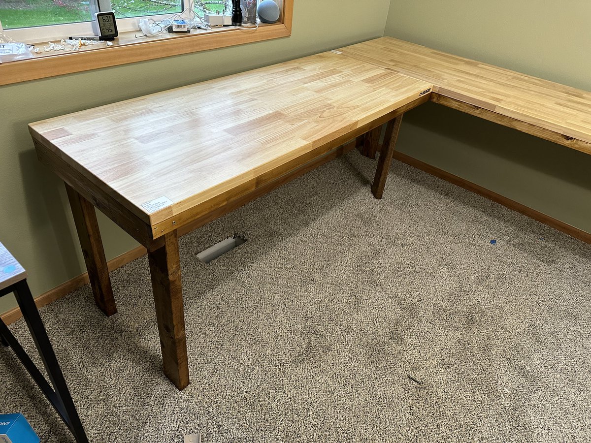WolfBandit84's tweet photo. Yay new PC / work desk done. Much better then prebuilt.
#pcdesk #selfmade #selfbuiltdesk #furrywoodwork https://t.co/sdL0ulsjiS