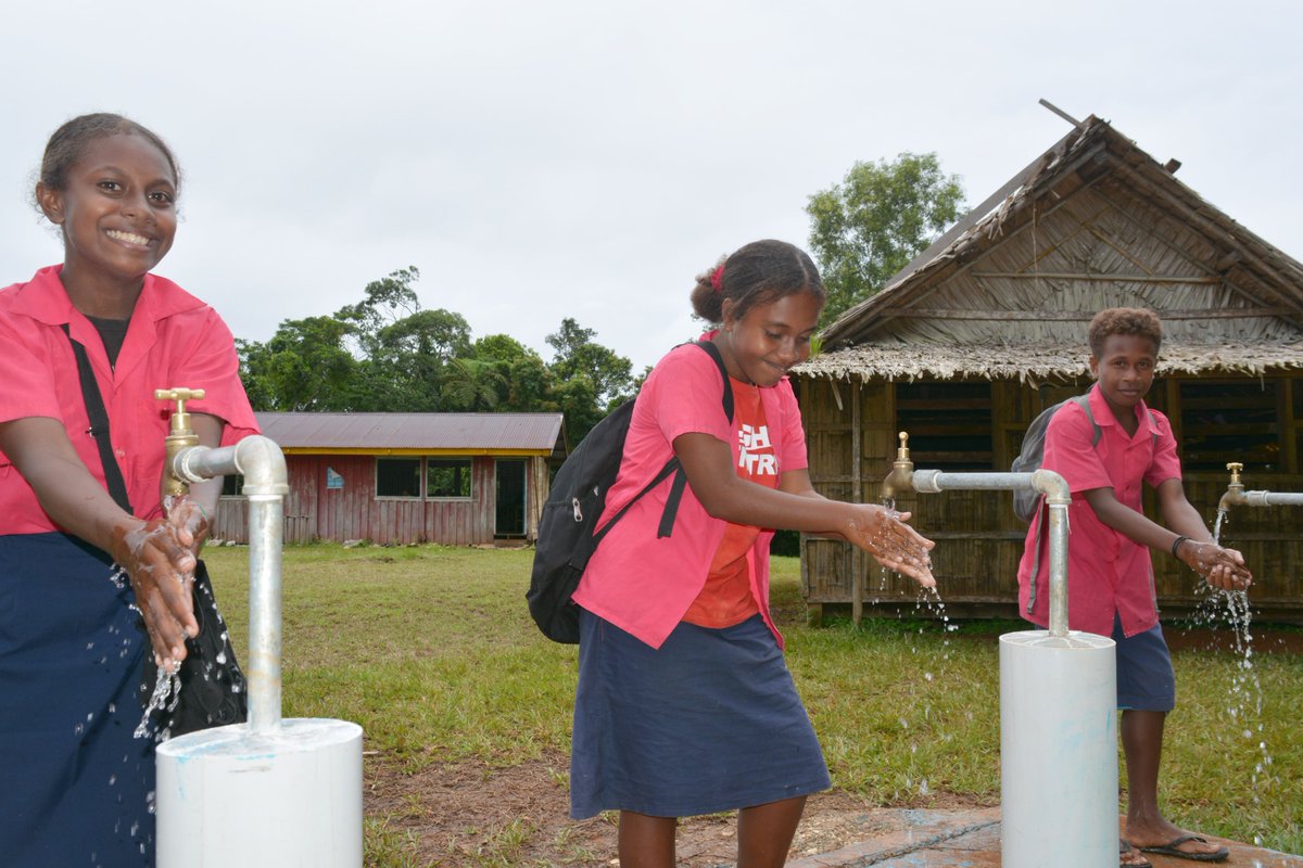 UNDP_Pacific's tweet photo. Gwaidingale Community High School & Aisalinga Community High School of Malaita Province 🇸🇧 are learning the importance of #riskinformed development with their newly installed water tanks. Work continues for the schools to ensure teachers' & students' access to clean water. #SDGs https://t.co/2NRbdtzcmz
