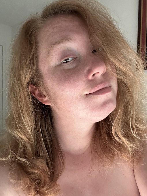 Just dropped water from my bed onto my keyboard. Just another sign I should quit. Dreamers suffer the<a href="/tag/newprofilepic"class="tags"><span>#newprofilepic</span></a>