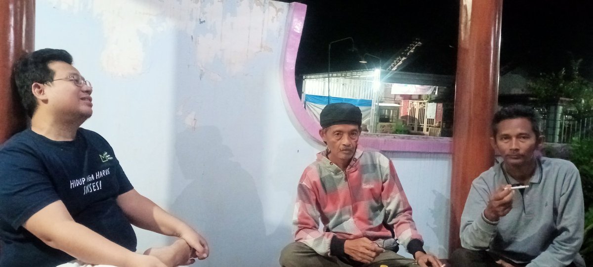 Mumpung lagi di kampung.... Bose <a href="/mojokdotco/">Mojok.co</a> <a href="/Puthutea/">Puthut EA</a> jagong gayeng dengan beberapa entitas. Dari Cina Remang, Lasem Heritage juga tetangga sebelah rumah <a href="/KunciRembang/">𝚉𝚊𝚖 𝙱𝚊𝚍𝚛𝚊</a> Pak Inggi Sale dan Pak Praptomo.

Membincang banyak hal... Dari Ngawi sampai Gunung Kawi