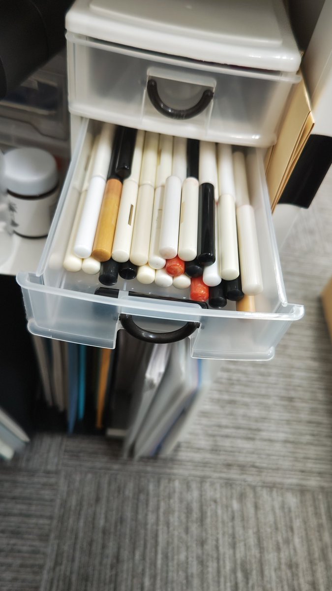 1RkunTEL's tweet image. 〜ワンルーム屋あるある〜

客の印鑑めっちゃある