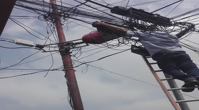 Avanzan labores para restablecer servicios de telecomunicaciones en Caracas 

#RevoluciónÉtica 

vtv.gob.ve/labores-servic…