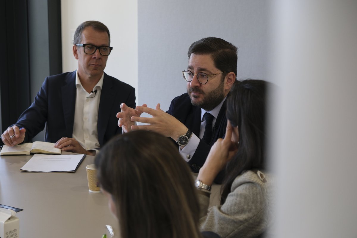 HK_Spain's tweet photo. Comenzamos el #HKTalks junto a Manuel Muñiz @manuelmunizv en La Matriz.
Su visión nos permitirá comprender las esferas en las que la diplomacia tecnológica se mueve y la importancia de prepararnos para enfrentar el nuevo contexto geopolítico. https://t.co/1LLwLmzaPK